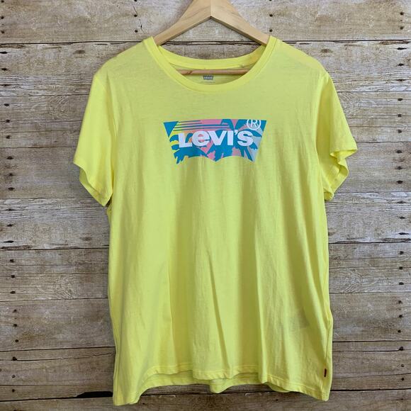 Levi's Graphic Logo T-shirt Tee XL Pastel Yellow Minimalist Casual - Picture 1 of 4